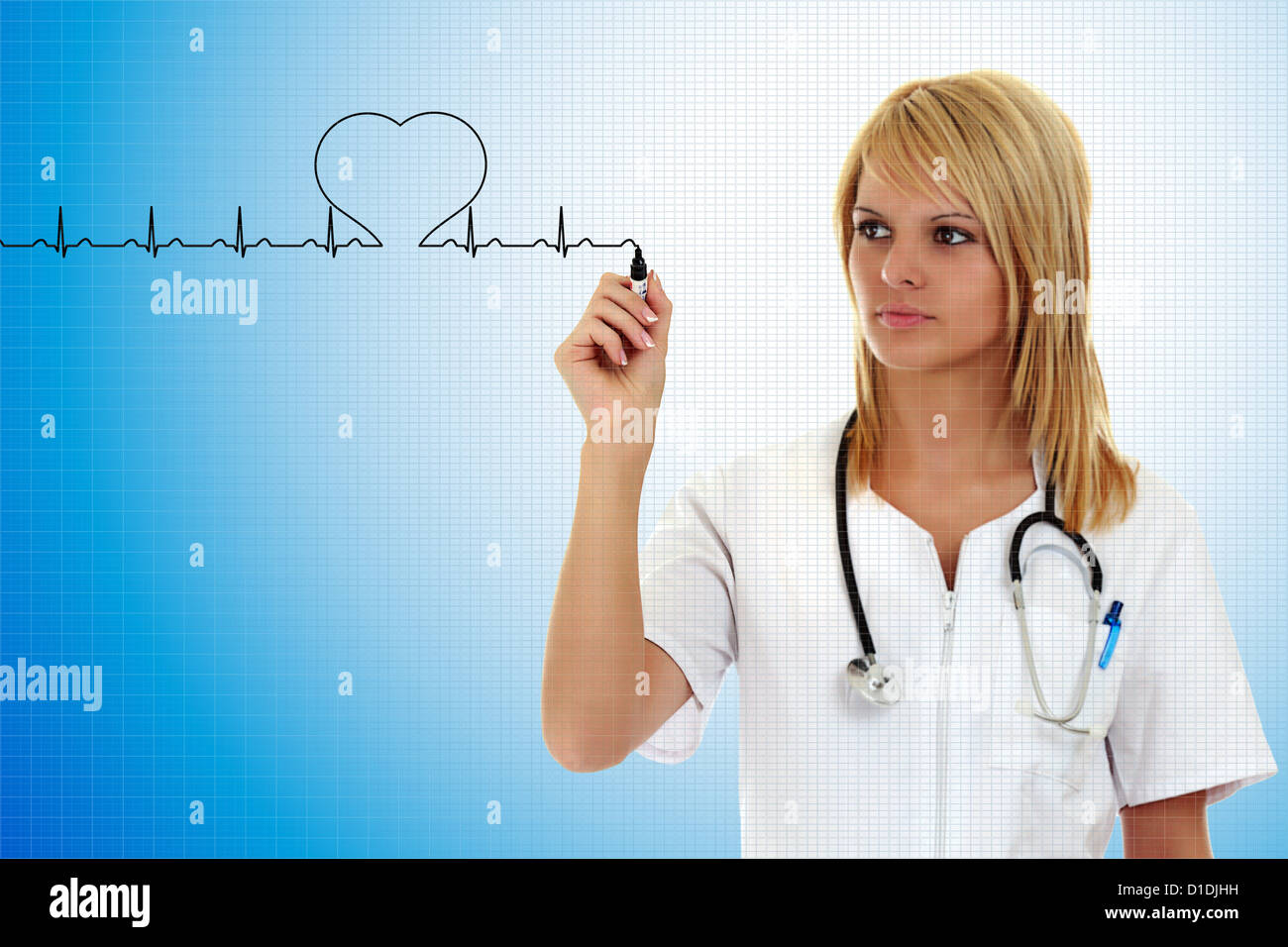 Medico donna disegno un heartbeat Foto Stock