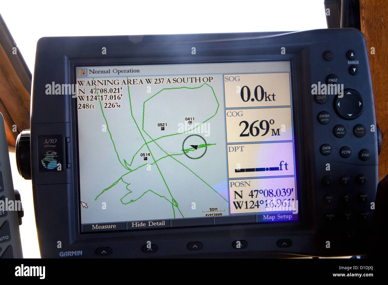 Ricevitore GPS su una barca da pesca nel Pacifico al largo della costa di Westport, Washington, Stati Uniti d'America. Foto Stock