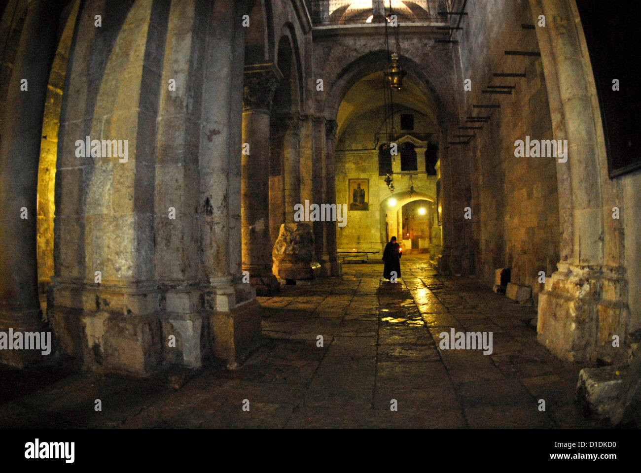 I fantasmi di figura nella vecchia chiesa di Gerusalemme insieme Foto Stock