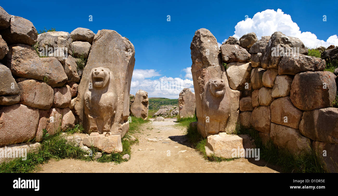 Hittita lion scultura della Porta del Leone. Hattusa (anche Ḫattuša o Hattusas) anatolica tarda età del Bronzo capitale dell'Hittita Impero. Hittita Foto Stock