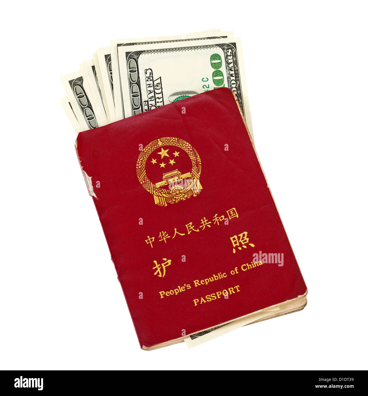 Passaporto cinese e in dollari statunitensi sono isolati su sfondo bianco Foto Stock