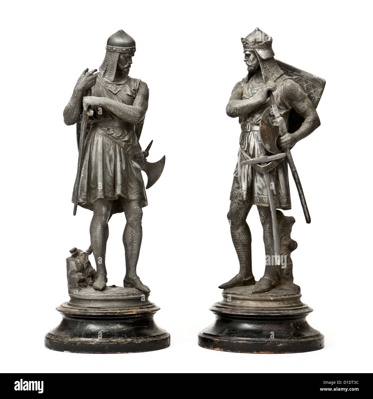 Coppia del tardo XIX secolo spelter cavaliere medievale sculture dal famoso scultore francese Jean-Jules Salmson (1823-1902) Foto Stock