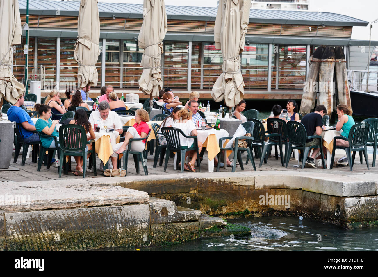 Relax presso il Canal, Venezia, Italia. Foto Stock