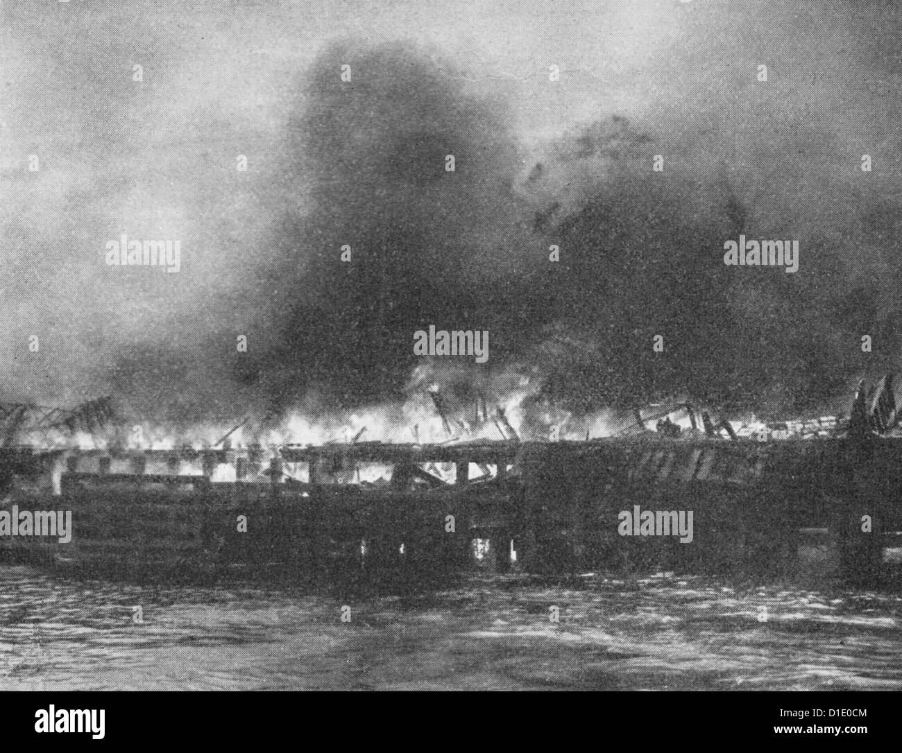 Il fuoco che infuria sul nero Tom Isola, Nero Tom esplosione, luglio 30, 1916 Jersey City, NJ Foto Stock