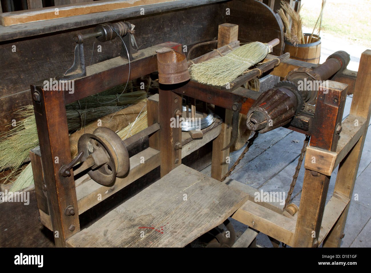Scopa antichi-making machine (carrello HIll Metro Park, Dayton, Ohio). Foto Stock