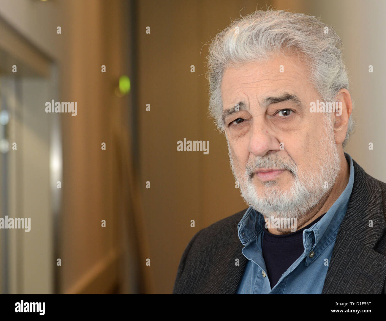 Lo spagnolo la cantante lirica Placido Domingo è raffigurato durante una stampa data per il gala " un cuore per i bambini" di Berlino, Germania, 15 dicembre 2012. Foto: Jens Kalaene Foto Stock