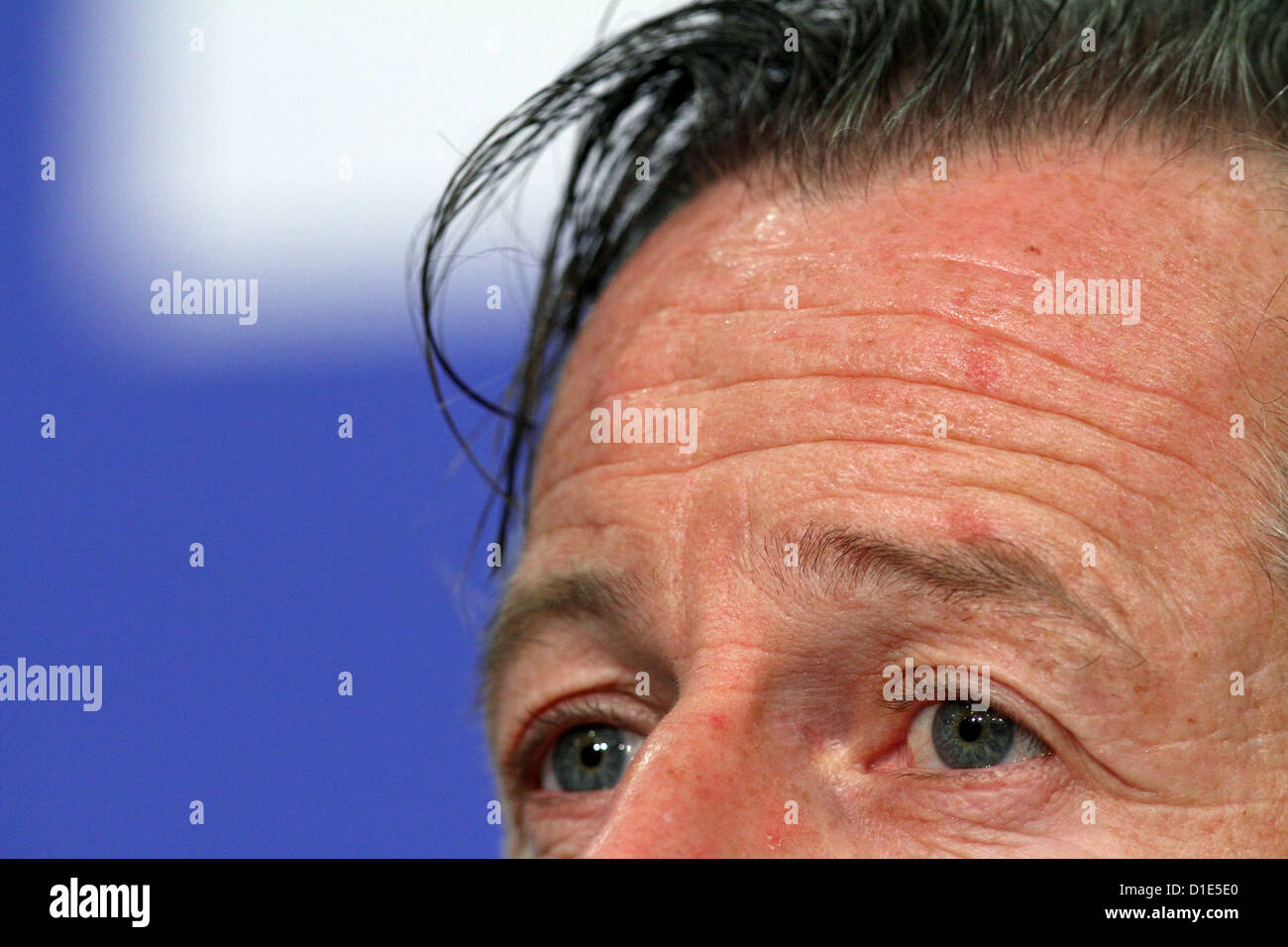 Direttore sportivo Horst Heldt da FC Schalke 04 presenta il nuovo allenatore Jens Keller nel corso di una conferenza stampa a Gelsenkirchen, Germania, 16 dicembre 2012. Foto: Kevin Kurek Foto Stock