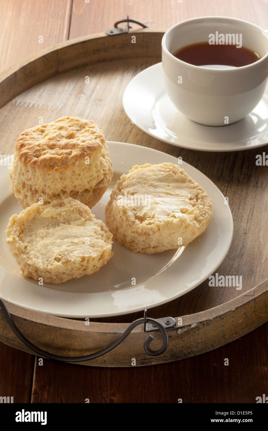 Scones con tazza di tè Foto Stock