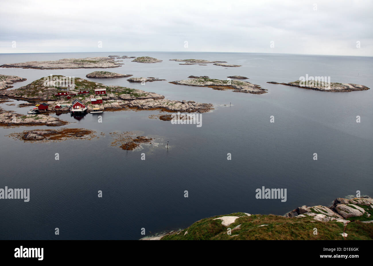 Vista da Halten faro su skerries, isole Froan, West Norvegia Norvegia, Scandinavia, Europa Foto Stock