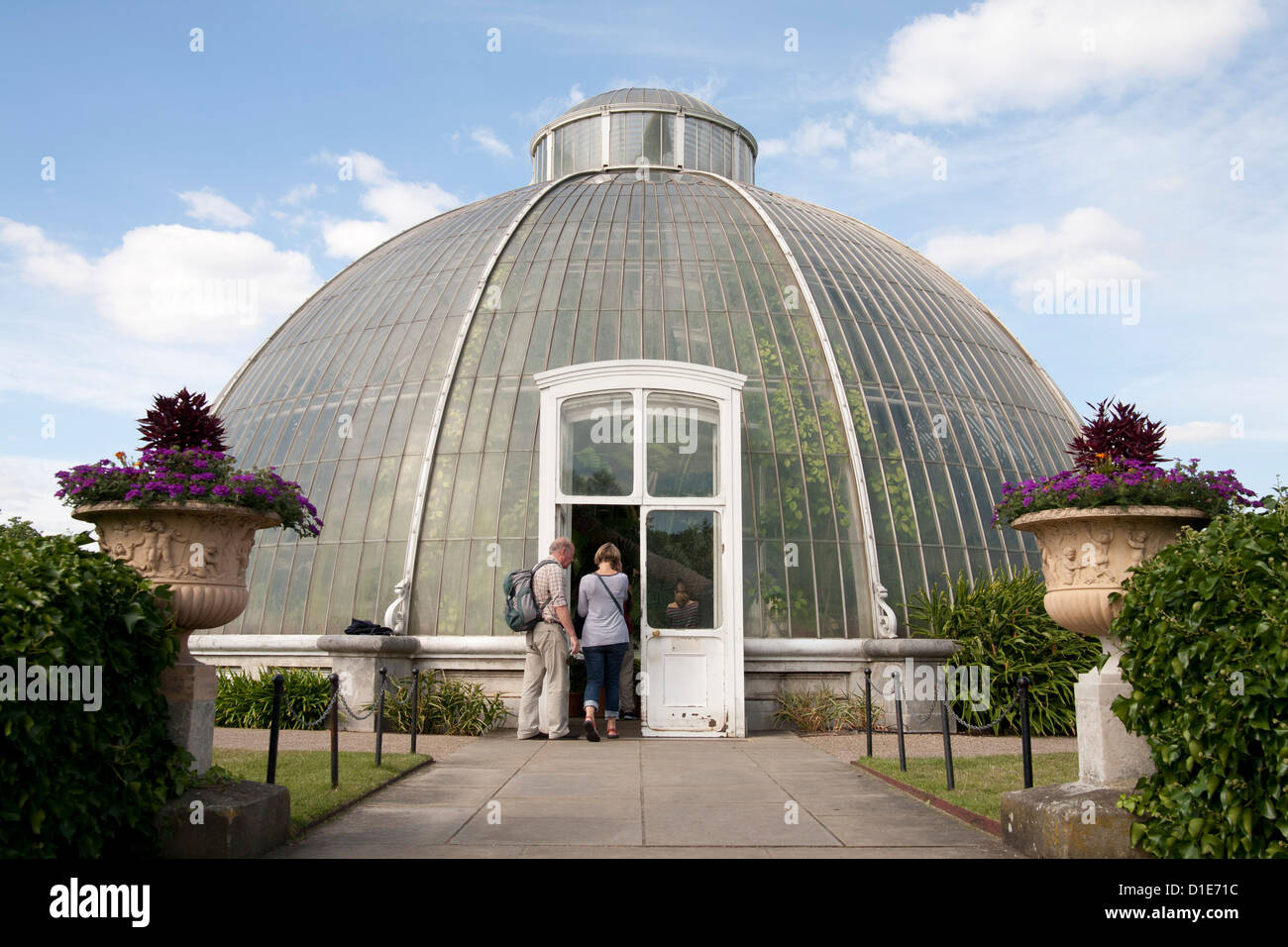 La Casa delle Palme Dome, Royal Botanic Gardens, Sito Patrimonio Mondiale dell'UNESCO, Kew, vicino a Richmond, Surrey, England, Regno Unito, Europa Foto Stock