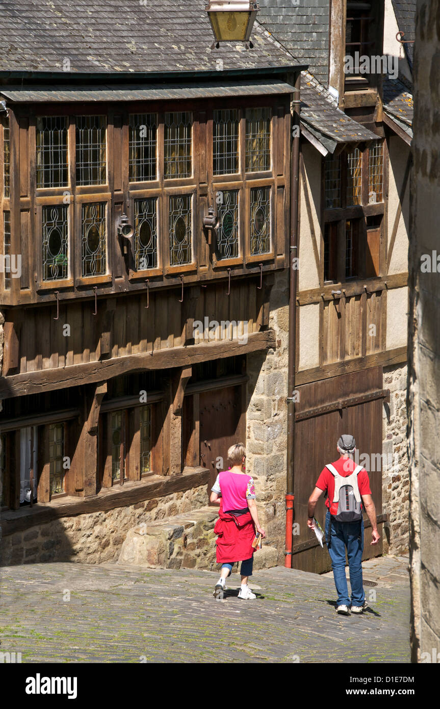 Casa del Governatore, un palazzo del XV secolo nella vecchia strada di ciottoli, Città Vecchia, Dinan, Cotes d'Armor Bretagna, Francia, Europa Foto Stock