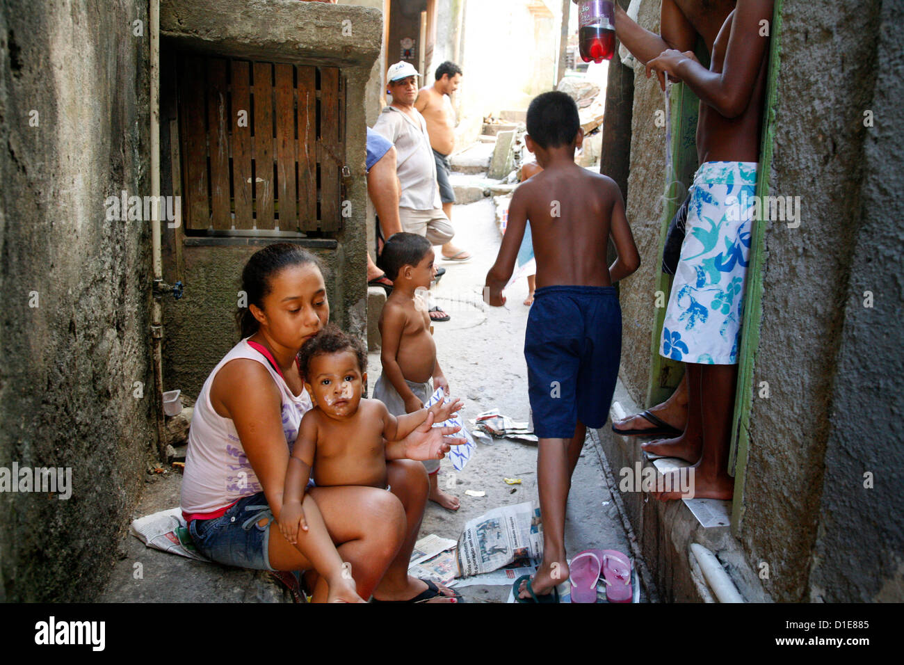 Persone in Rocinha favela, Rio de Janeiro, Brasile, Sud America Foto Stock