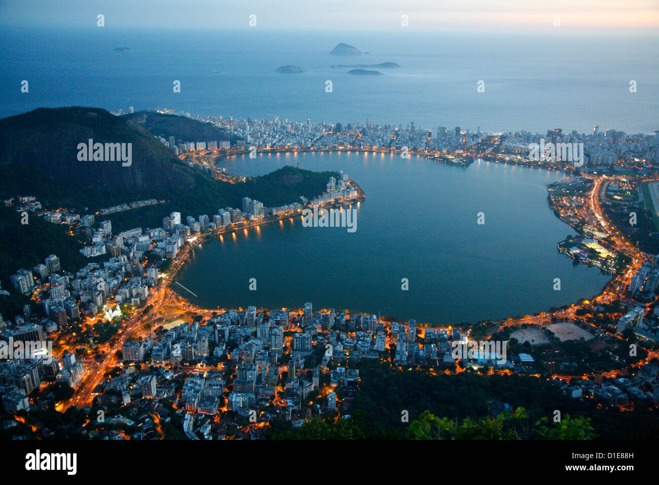 Vista la Lagoa Rodrigo de Freitas, Rio de Janeiro, Brasile, Sud America Foto Stock