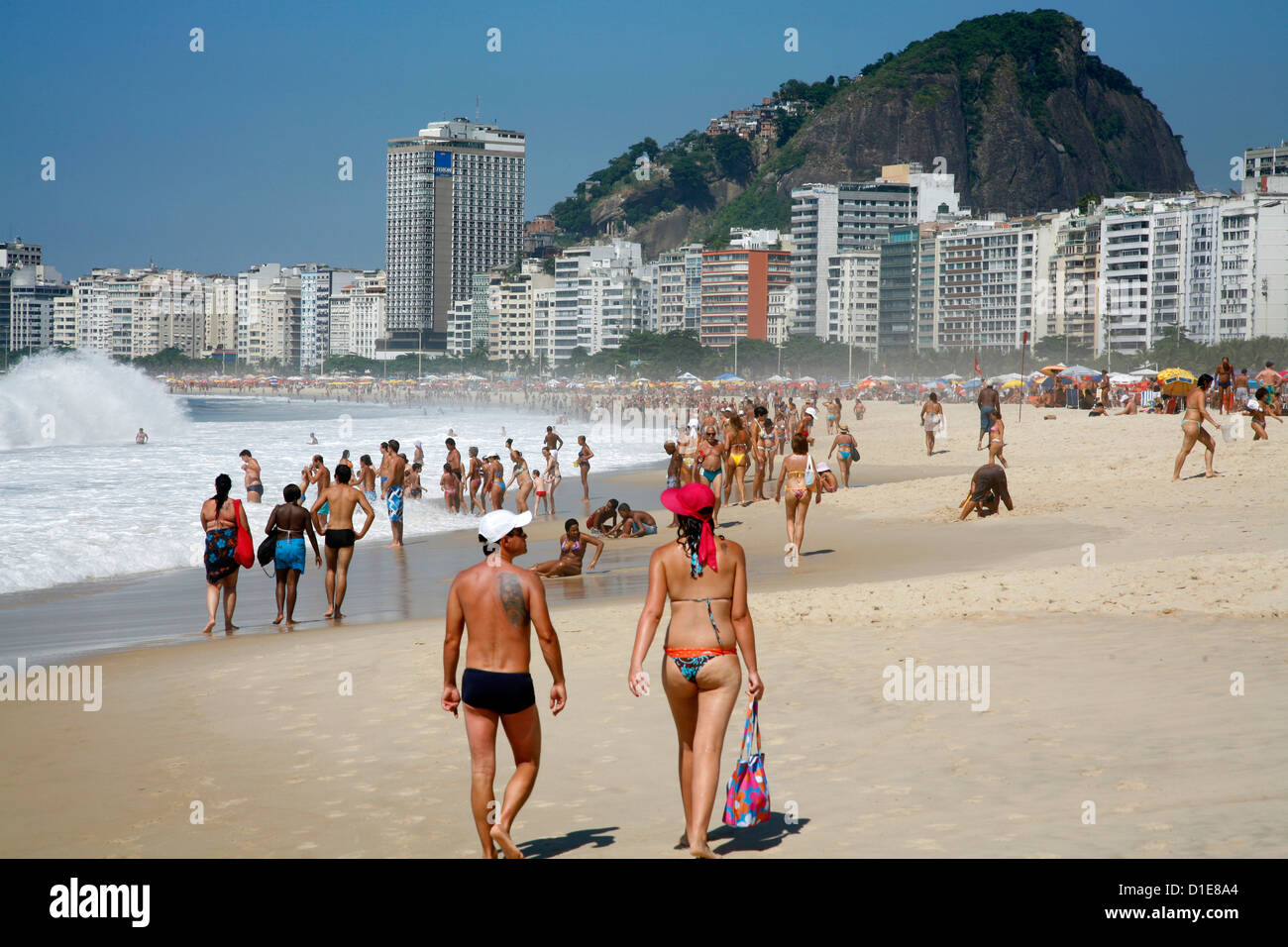 Sulla spiaggia di Copacabana, Rio de Janeiro, Brasile, Sud America Foto Stock