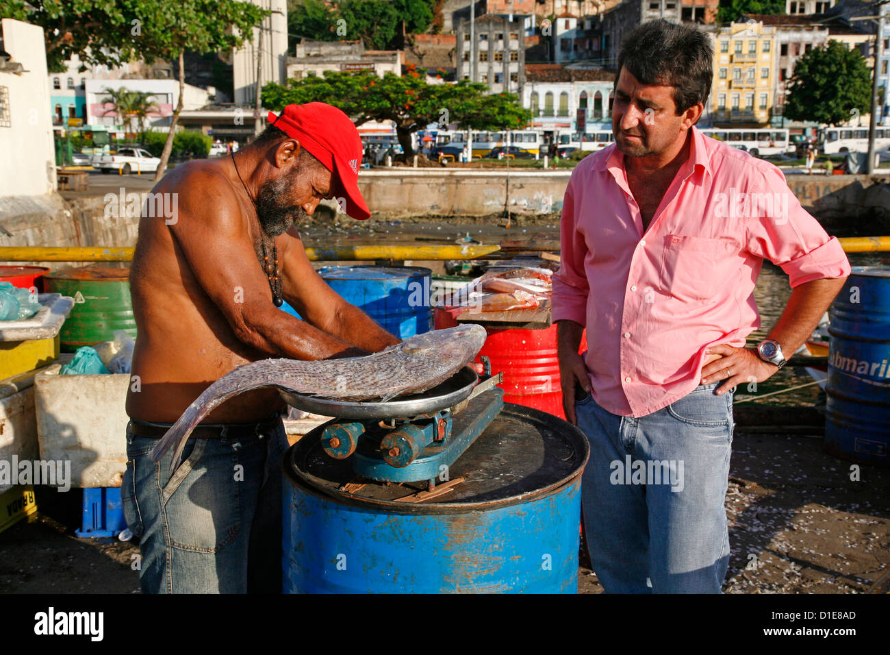 I pescatori del porto vecchio, Salvador, Bahia, Brasile, Sud America Foto Stock