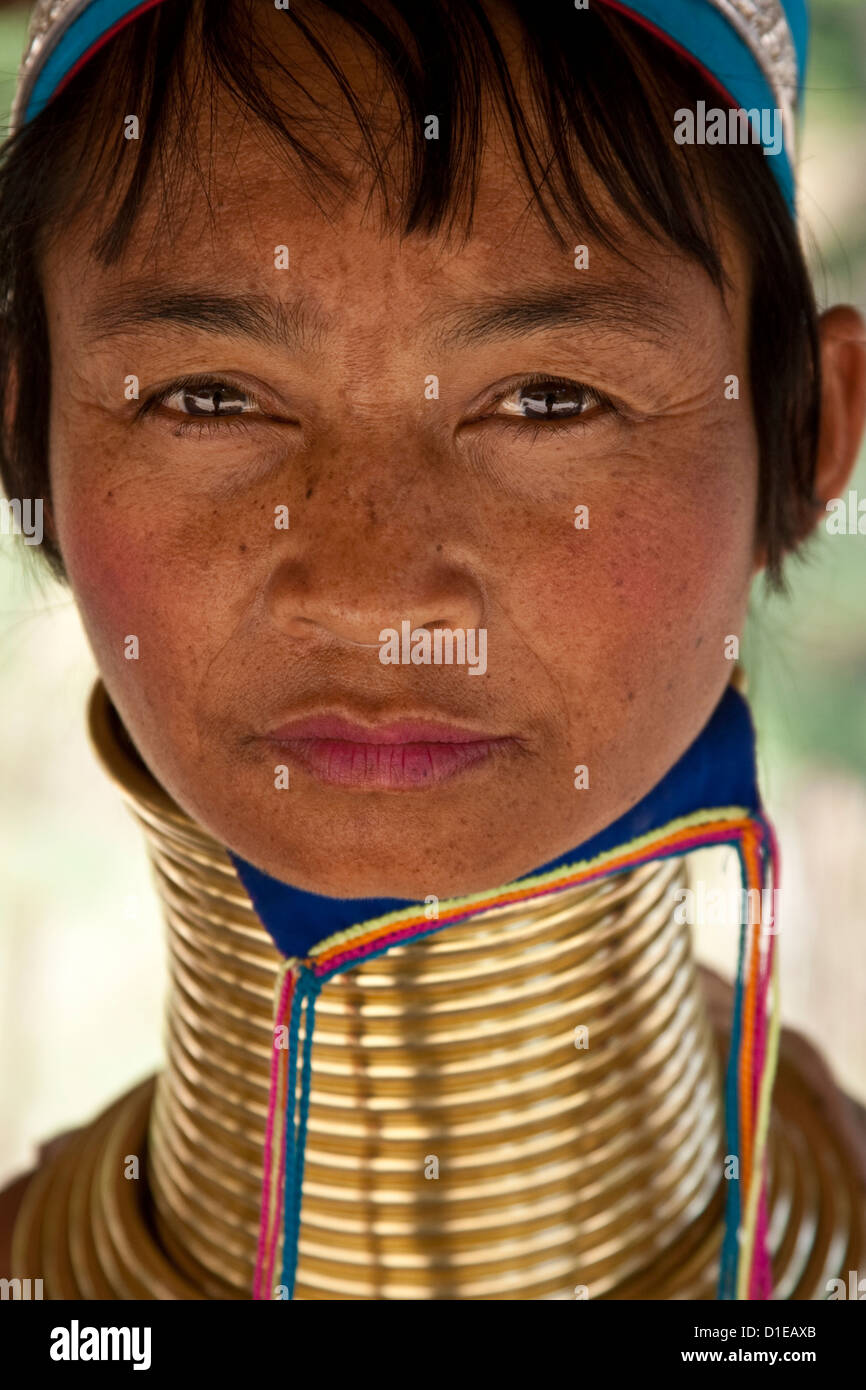Ritratto di Karen lungo collo Hill Tribe donna , Chiang Mai , della Thailandia Foto Stock