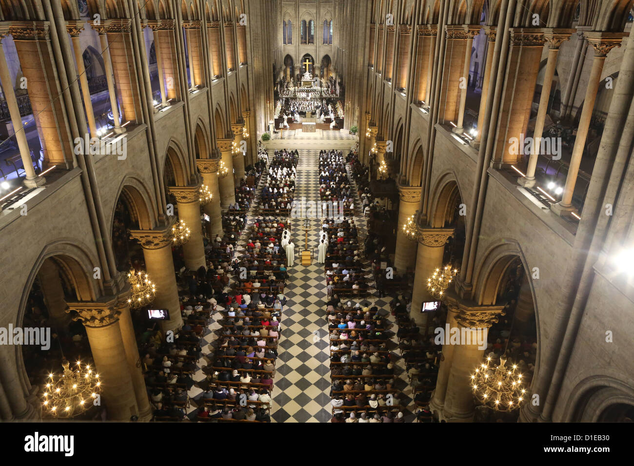 Messa nella Cattedrale di Notre Dame, Paris, Francia, Europa Foto Stock