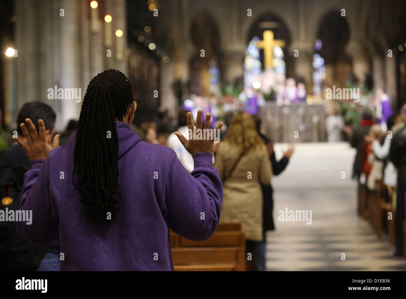 Messa cattolica, la cattedrale di Notre Dame, Paris, Francia, Europa Foto Stock