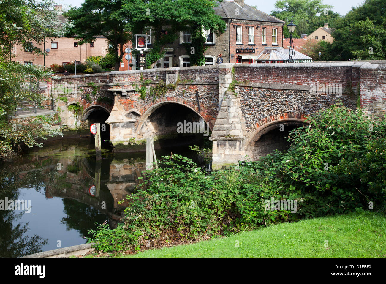 Il vescovo ponte sul fiume Wensum, Norwich, Norfolk, Inghilterra, Regno Unito, Europa Foto Stock