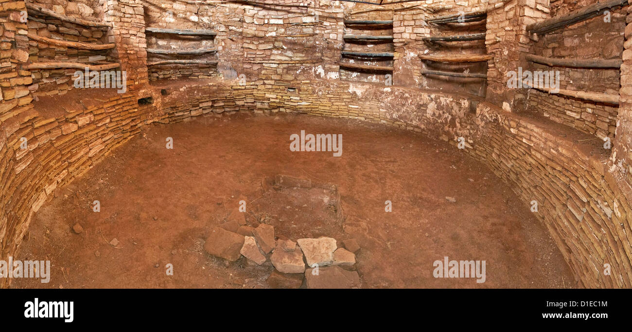 Interno del Kiva B al Lowry Pueblo, rovine Anasazi al Canyon di antichi monumento nazionale, Colorado, STATI UNITI D'AMERICA Foto Stock