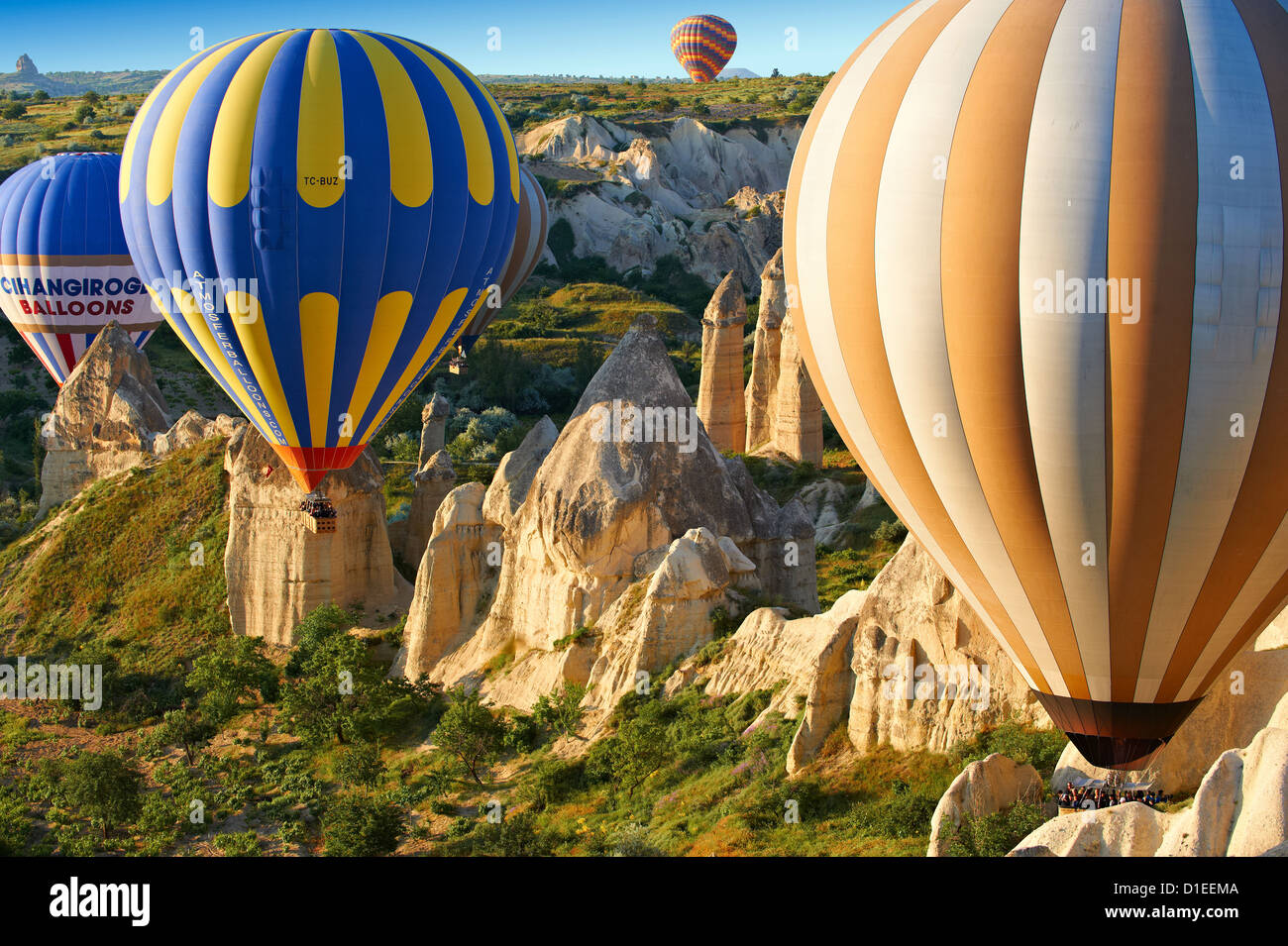I palloni ad aria calda sopra la valle di amore , Cappadocia Turchia Foto Stock
