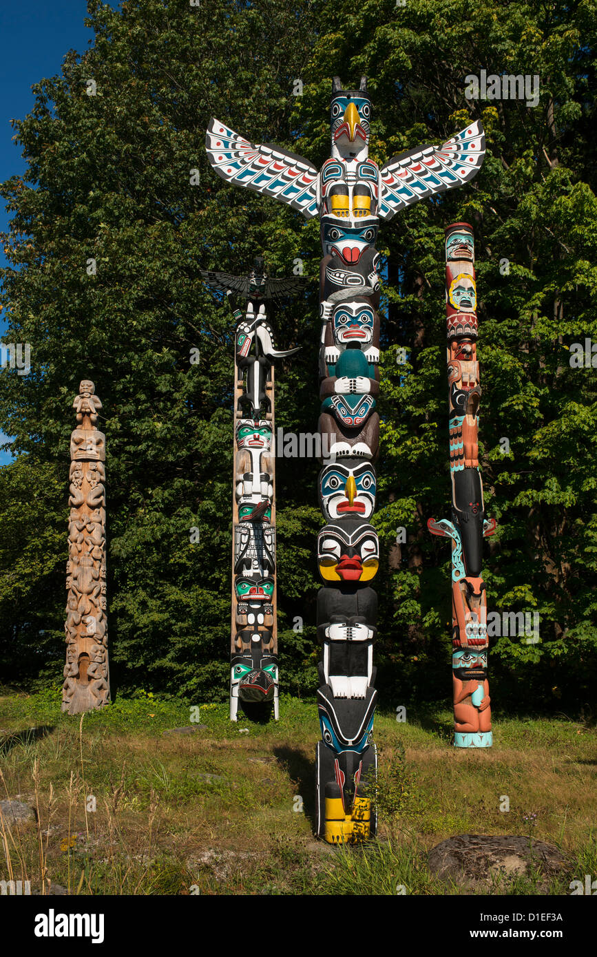Il totem pole, Stanley Park, Vancouver, British Columbia, Canada. Foto Stock