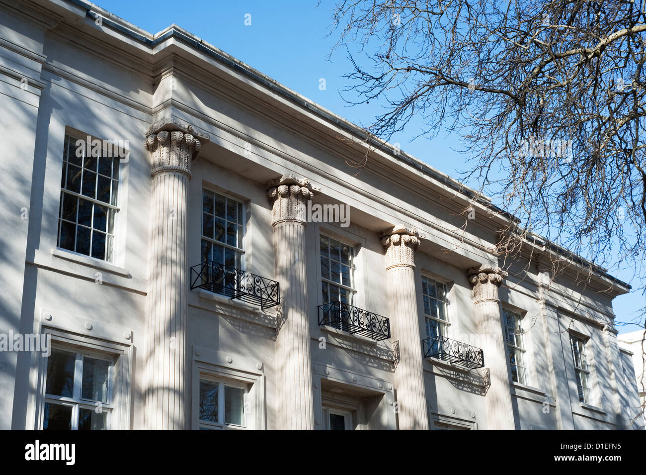 Architettura regency nel centro di Cheltenham, Gloucestershire, Inghilterra, Regno Unito. Foto Stock