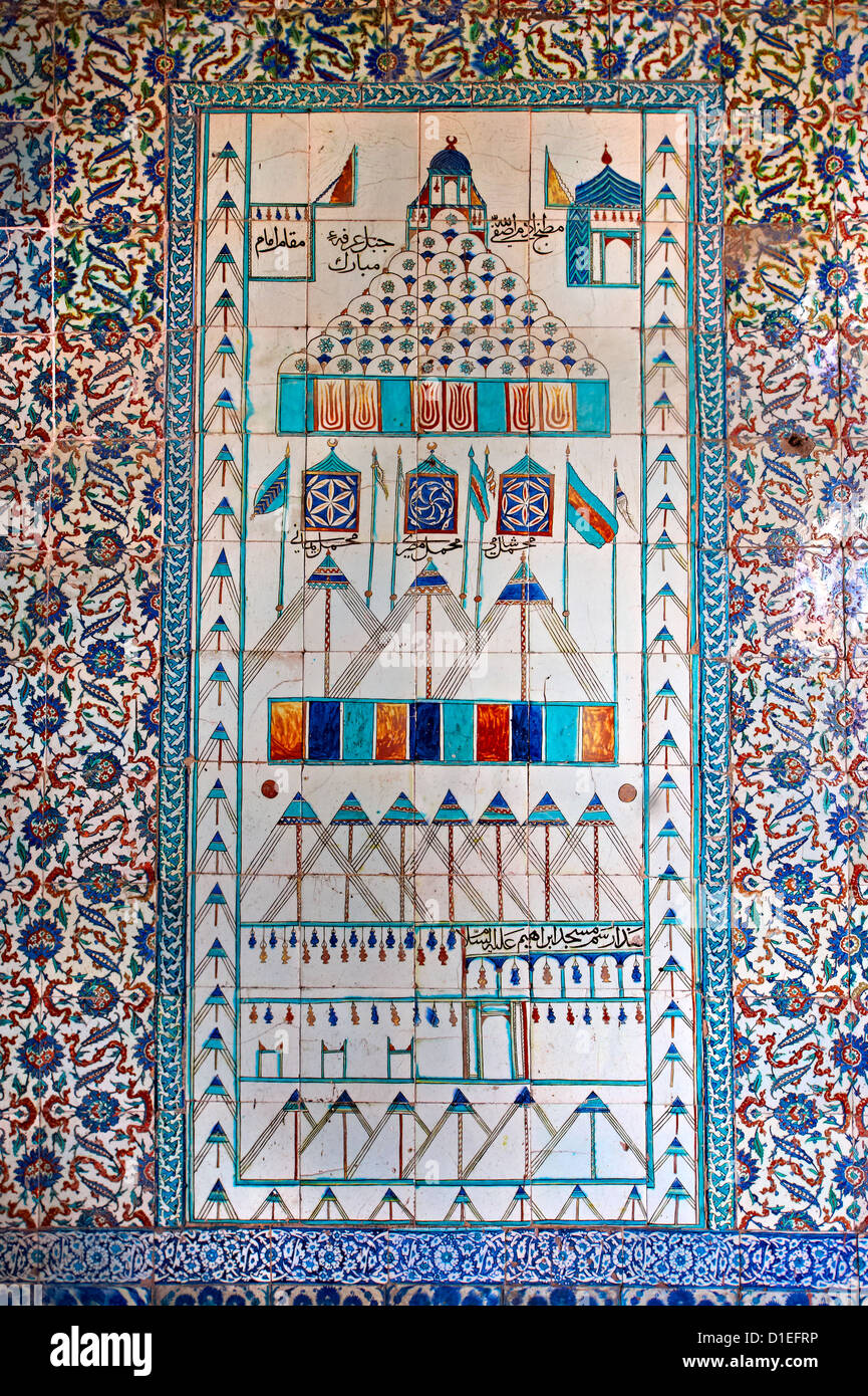 In piastrelle decorative pannelli dell'Harem del Palazzo Topkapi, Istanbul, Turchia Foto Stock