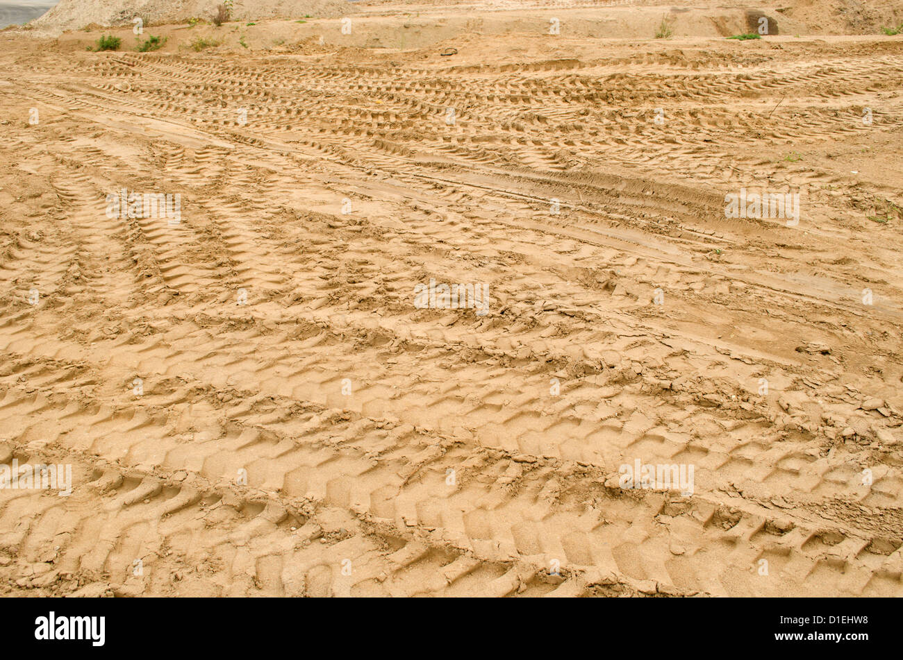 Molti carrello car le vie nei pressi di sabbia di costruzione. Foto Stock
