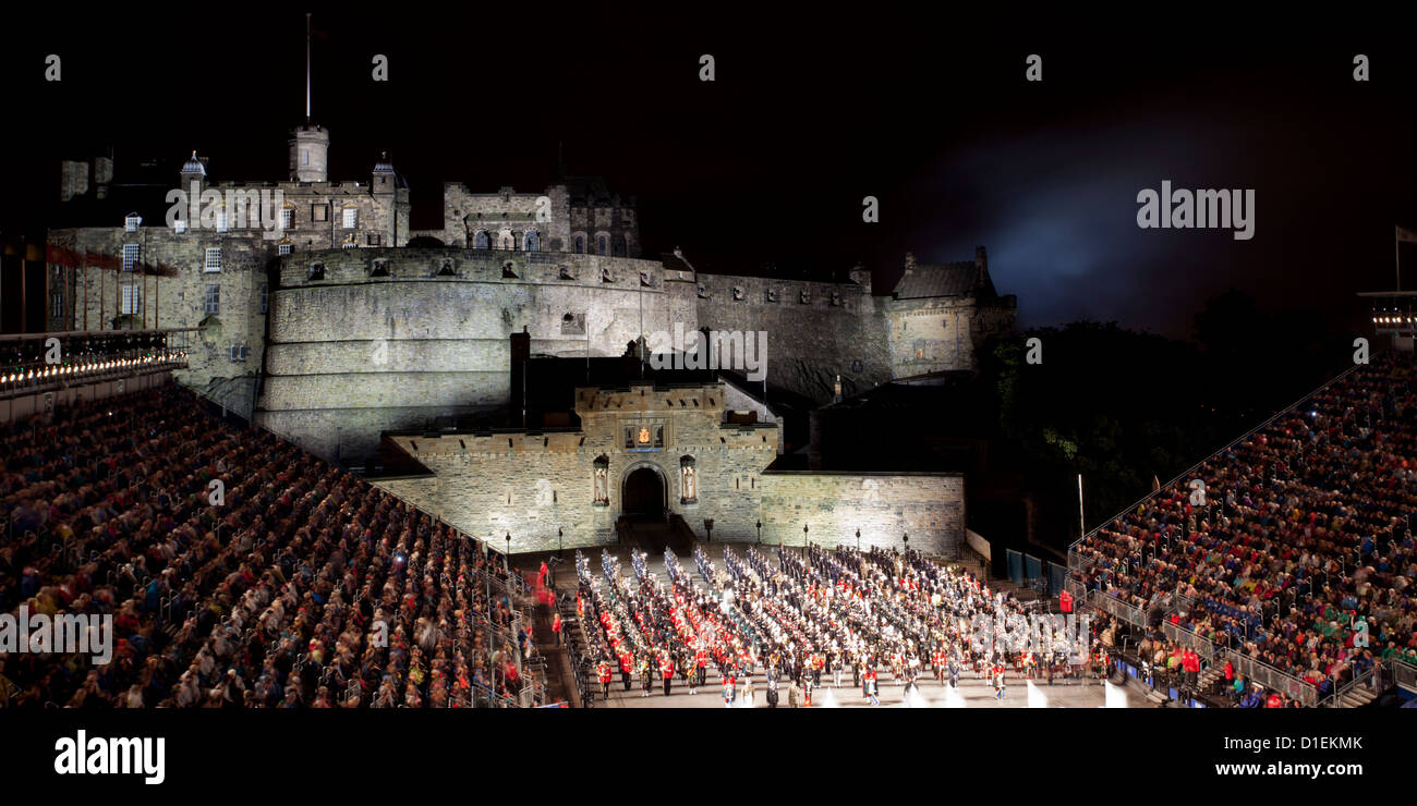 Edinburgh Tattoo militare al castello di Edimburgo Foto Stock
