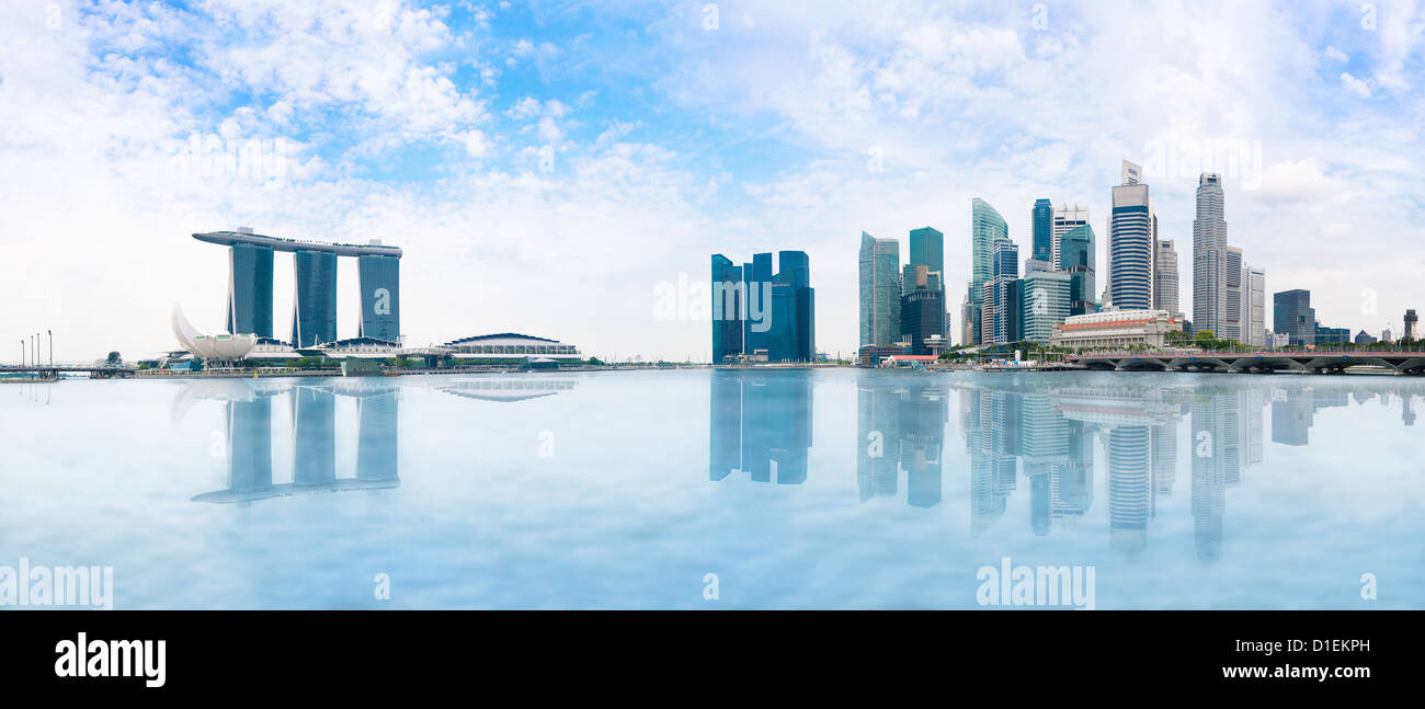 Singapore skyline del quartiere degli affari e Marina Bay in giorno Foto Stock