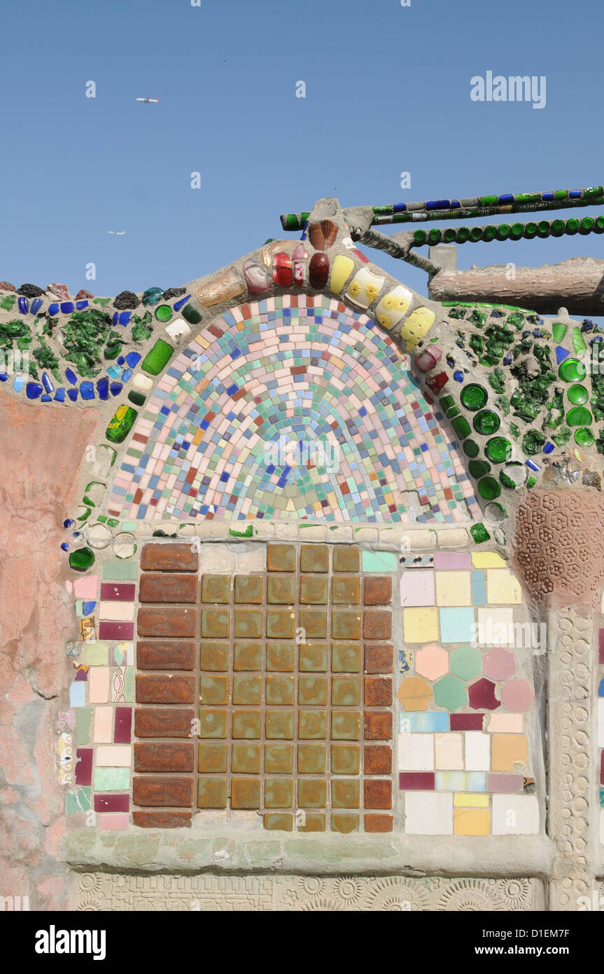 Un aspetto di watt Towers, o le torri di Simon Rodia, situato nel quartiere di watt di Los Angeles, California. Foto Stock