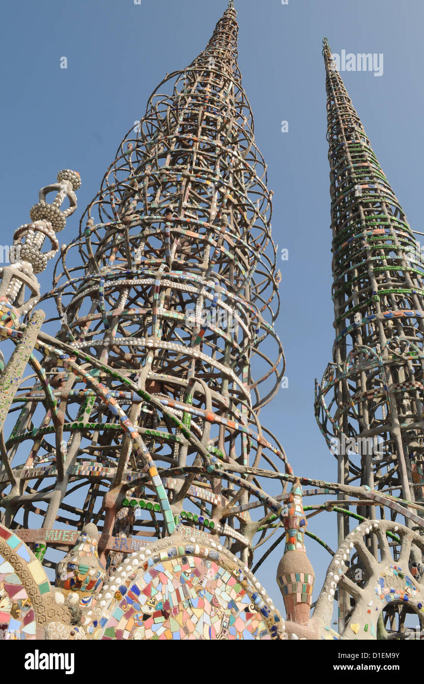 Un aspetto di watt Towers, o le torri di Simon Rodia, situato nel quartiere di watt di Los Angeles, California. Foto Stock