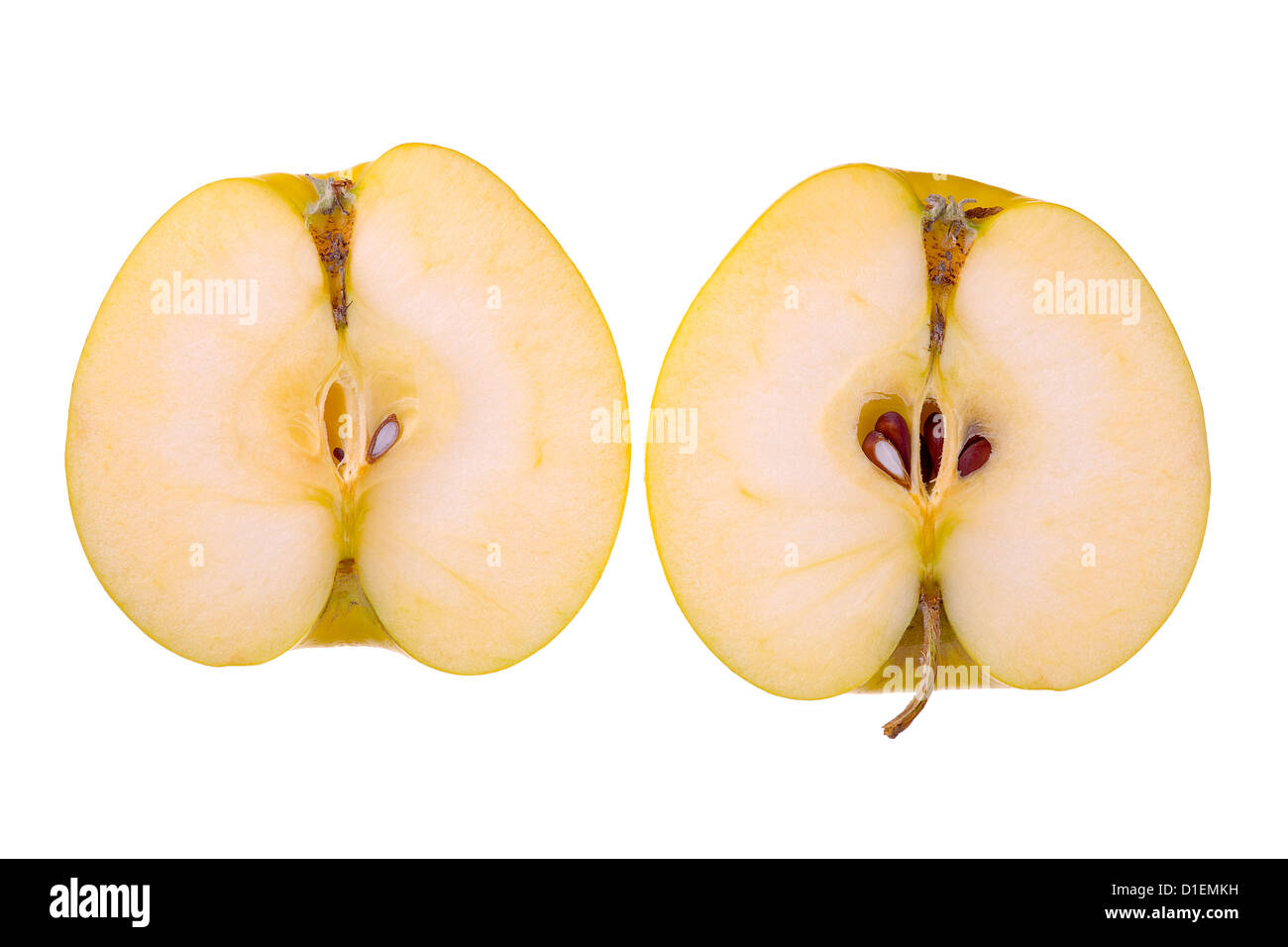 In prossimità di una metà del frutto di apple, isolato su sfondo bianco Foto Stock