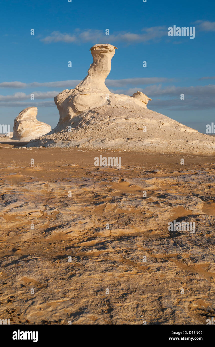 Chalk formazioni rocciose, White Desert (Sahara el Beyda), Egitto Foto Stock