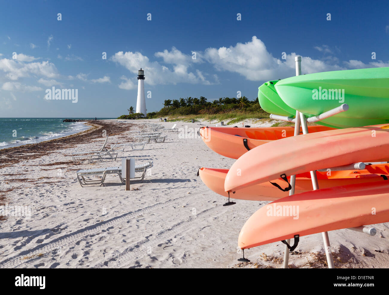 Florida Keys : Cape Florida Lighthouse in Bill Baggs del Parco Statale di Key Biscayne Florida con noleggio canoe kayak Foto Stock