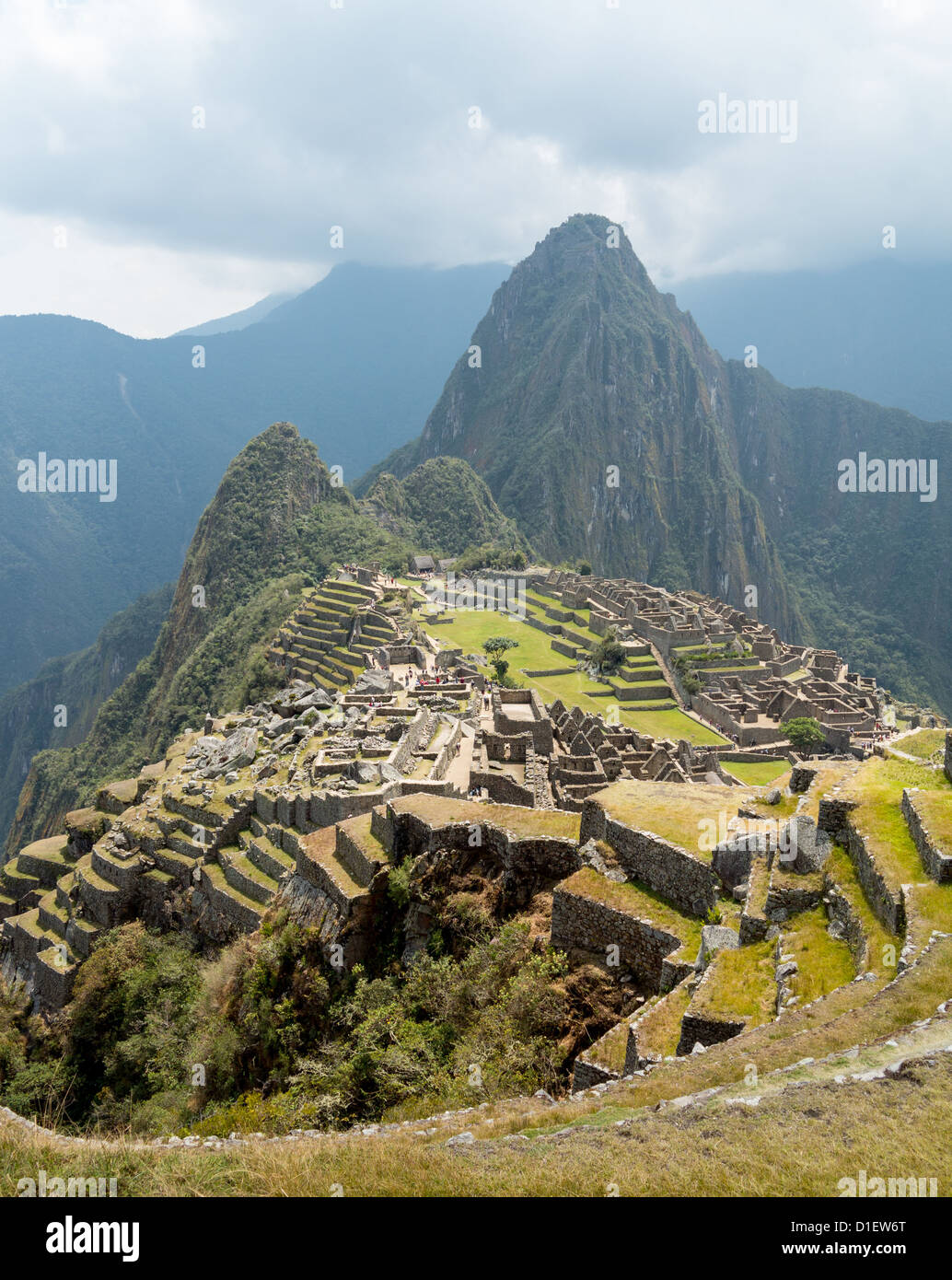 Viste la mattina del Machu Picchu come la nebbia scompare dalla montagna Foto Stock