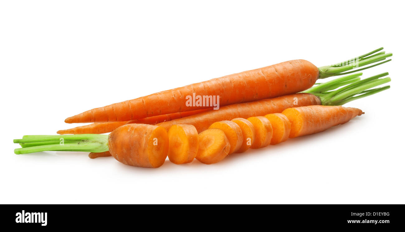 Le carote fresche isolati su sfondo bianco Foto Stock