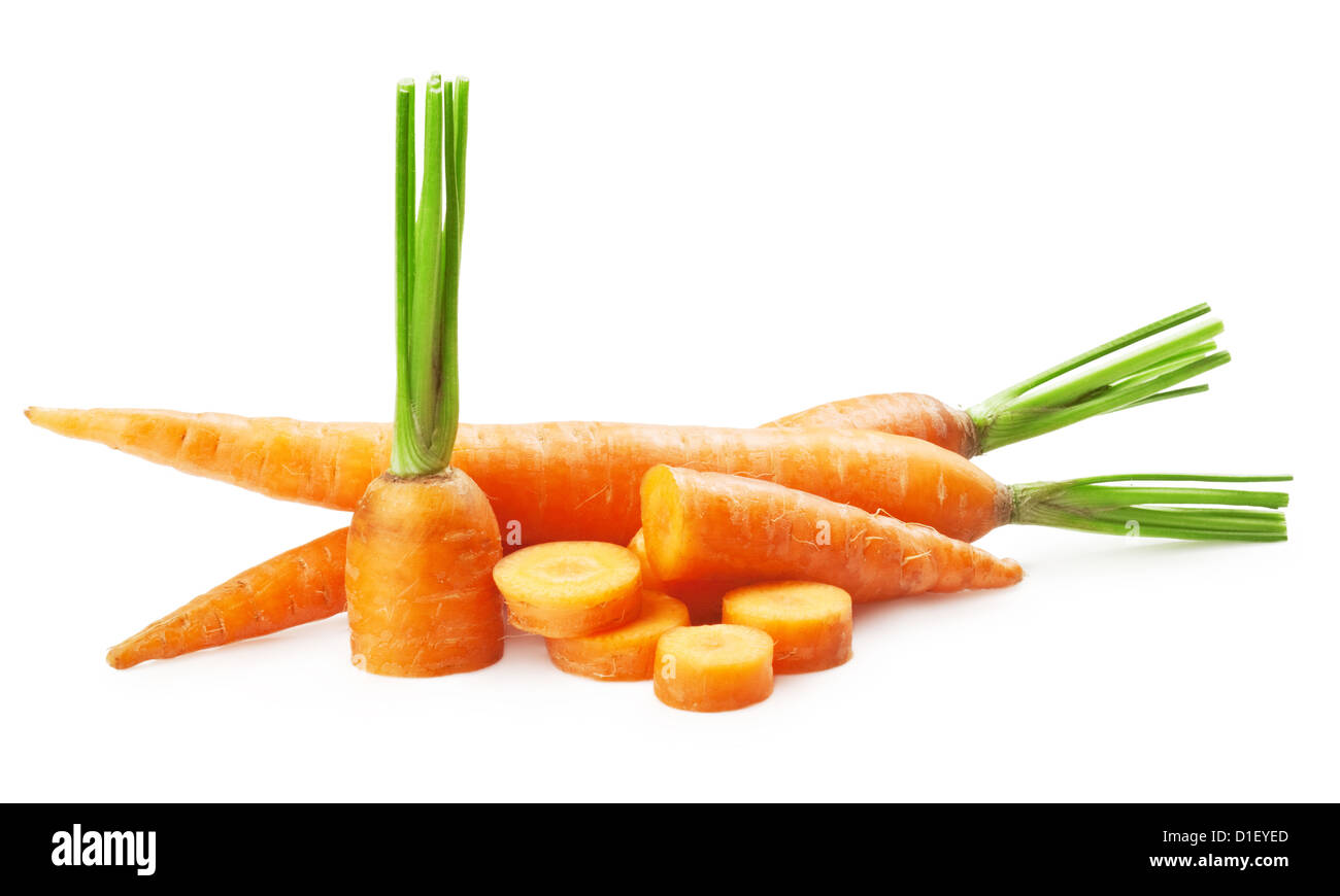 Le carote fresche isolati su sfondo bianco Foto Stock