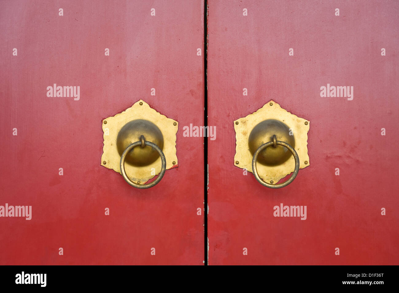 Porta Rossa al Tempio cinese Foto Stock