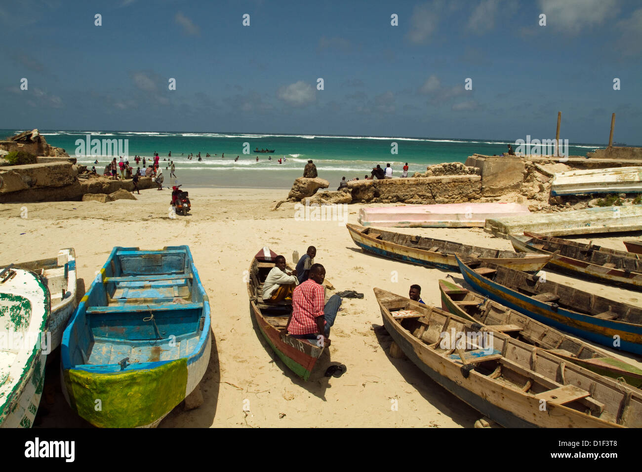 Spiaggia di Mogadiscio scena con barche da pesca Somalia Foto Stock