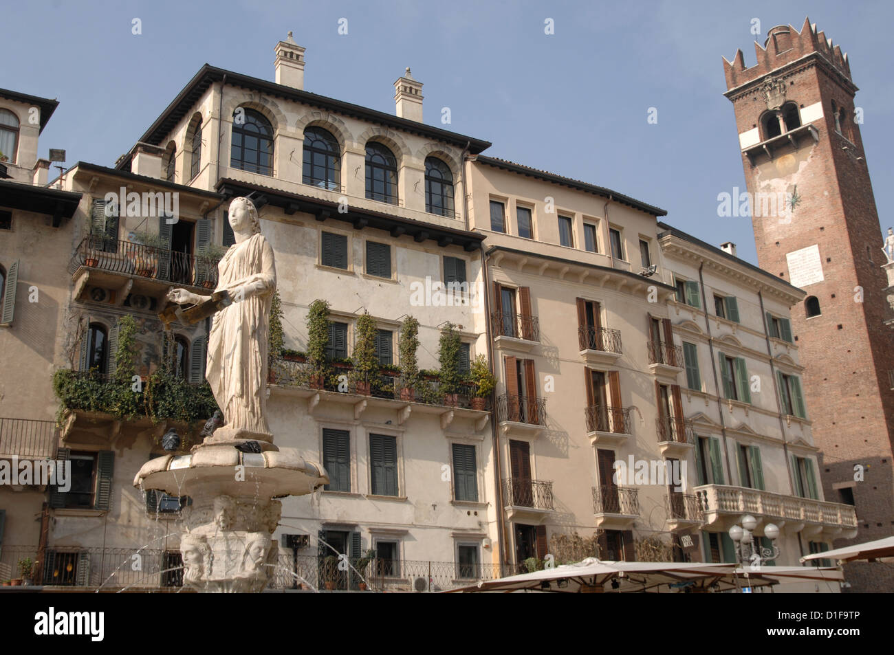 Piazza delle Erbe (Piazza Erbe), Verona, Italia Foto Stock