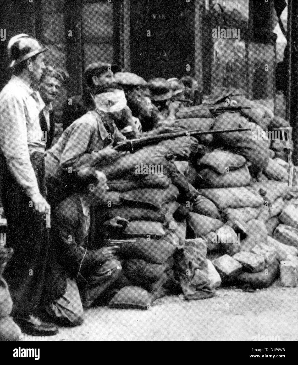 La resistenza francese si batte durante il combattente di strada a Parigi nell'agosto 1944. Fotoarchiv für Zeitgeschichte Foto Stock