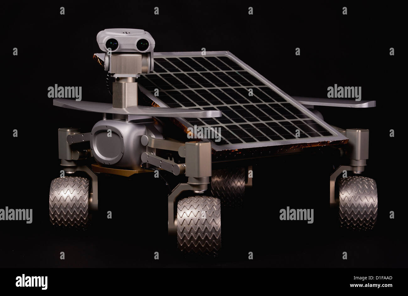 (HANDOUT) datata handout mostra il Lunar rover Asimov Jr. R3 inclinabile con pannello solare, stereo testa della telecamera e liberamente girevole ruote in Amburgo, Germania. Gli studenti Matthias Marx, Karsten Becker e Henning Holm stanno entrando in Google Lunar X concorso per un finanziati privatamente missione lunare con questo rover. Foto: PTS/Alex Adler (ATTENZIONE: per solo uso editoriale in connessione con la relazione attuale e con la denominazione della piena sorgente 'Foto: PTS/Alex Adler "). Foto Stock