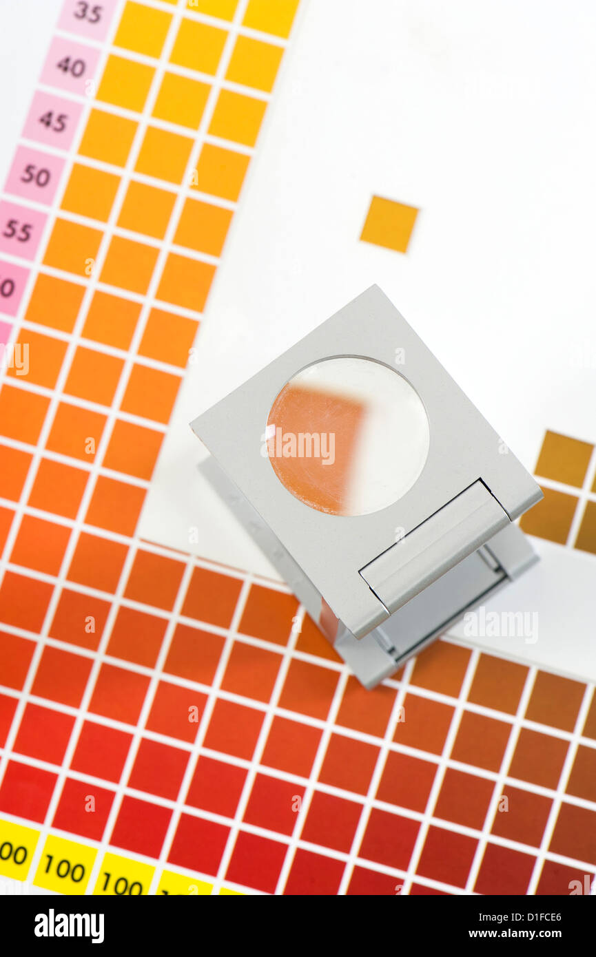 Biancheria tester sul diagramma dei colori Foto Stock