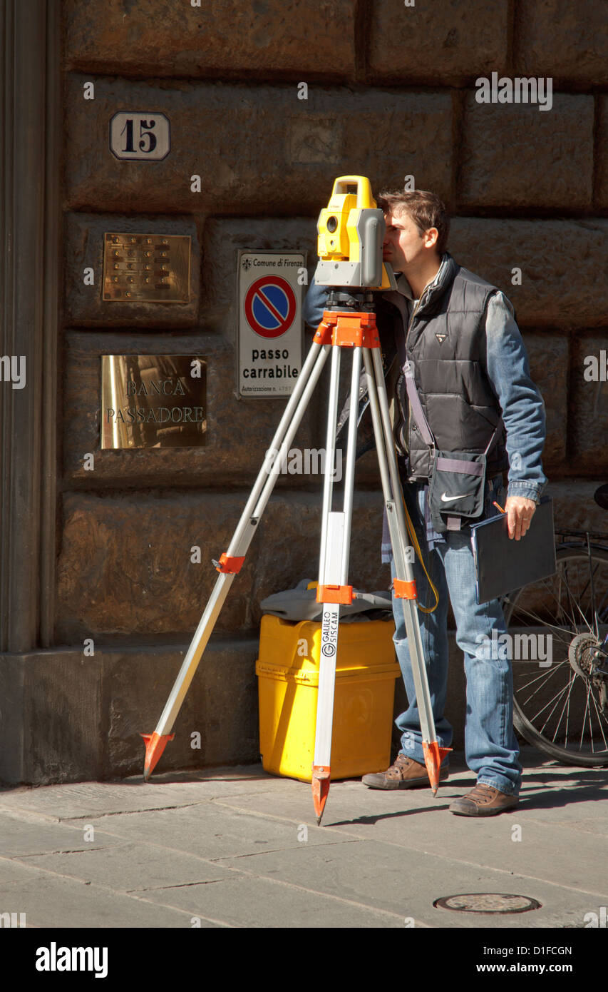 Geometra a lavorare a Firenze, Italia. Foto Stock