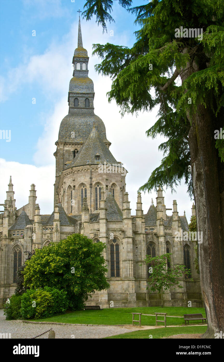 Saint Sauveur Basilica romano, gotico, Dinan, Bretagna Cotes d'Armor, Francia, Europa Foto Stock