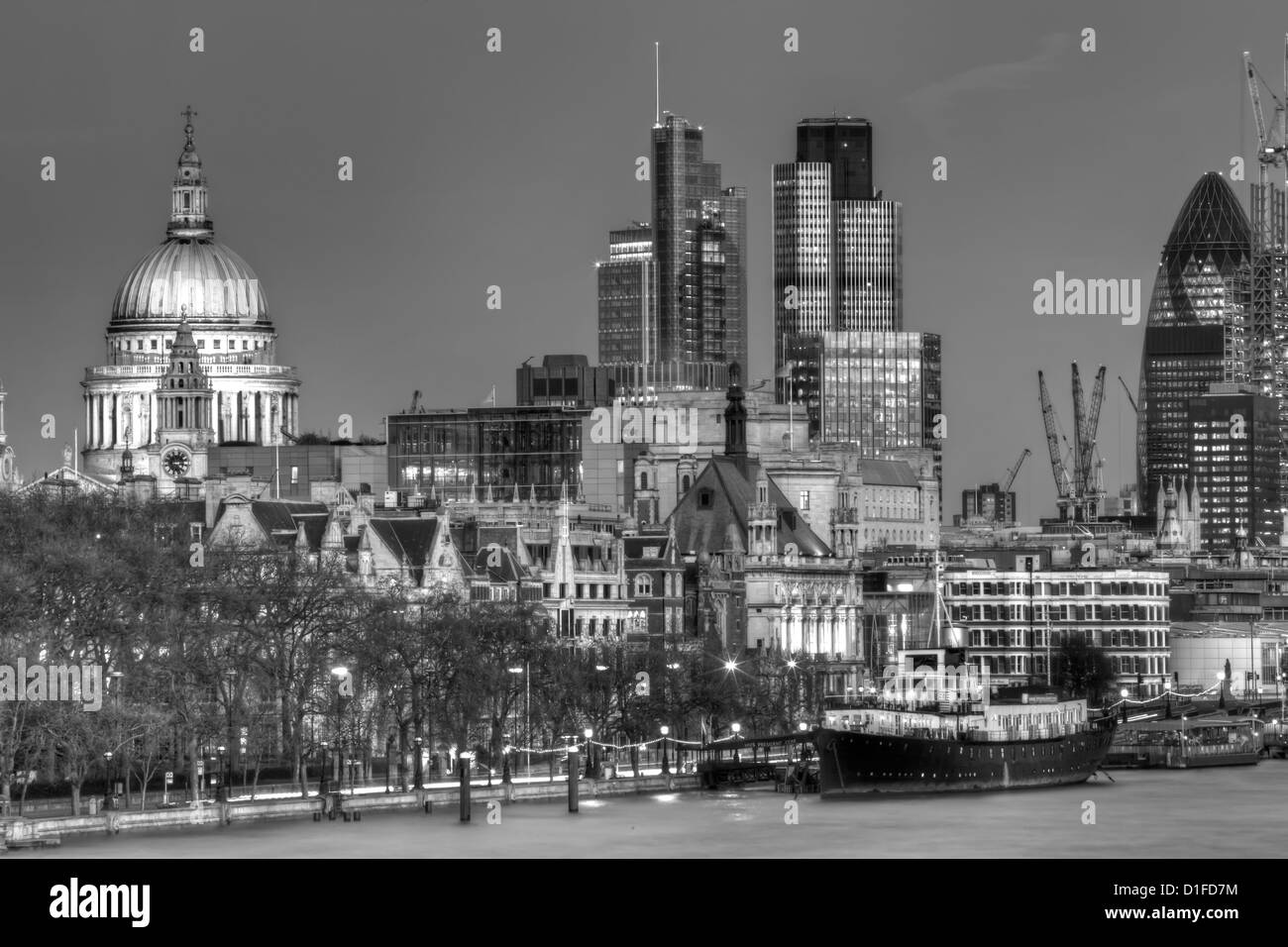 Lo skyline di Londra Da Waterloo Bridge, Londra, Inghilterra Foto Stock