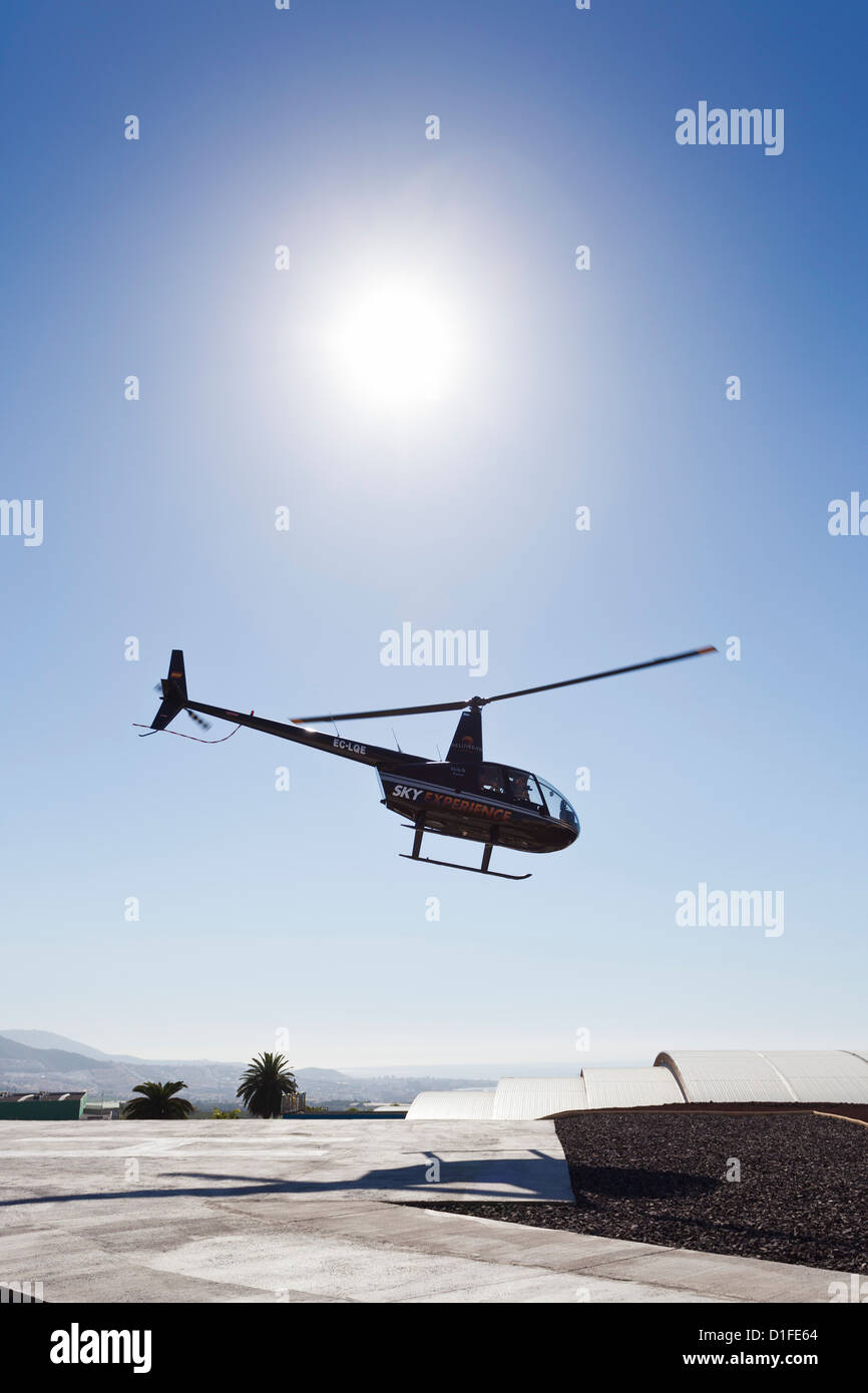 Helidream Sky Experience voli in elicottero per visite turistiche sulla Costa Adeje da Adeje, Tenerife, Isole Canarie, Spagna. Foto Stock