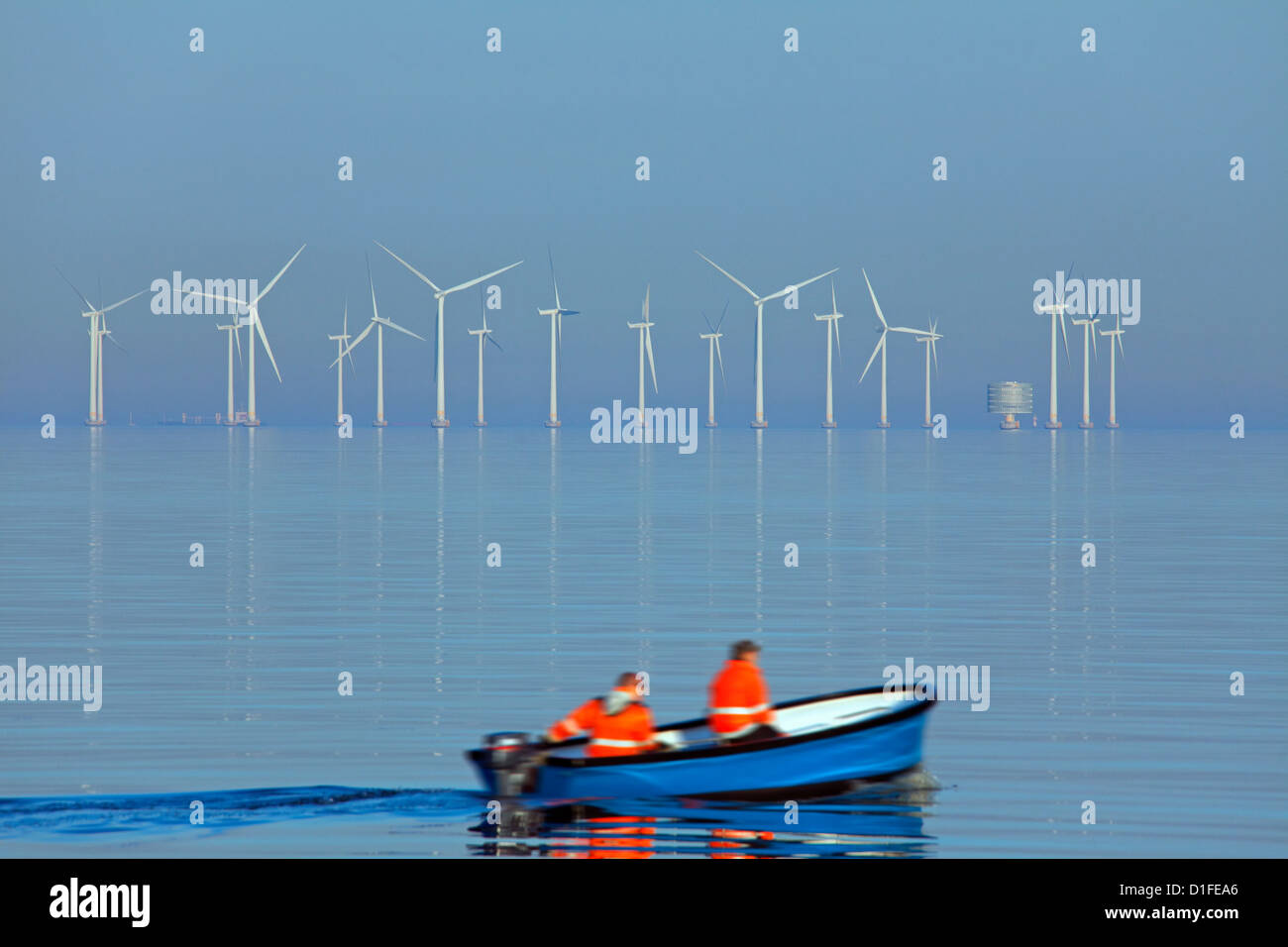 Le turbine eoliche in mare di Lillgrund, della Svezia del parco eolico offshore più grande a sud del Ponte di Öresund Foto Stock